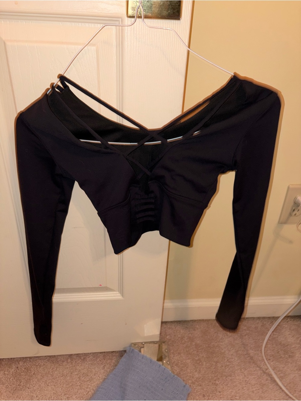 *BRAND NEW* Peachy Bunz Women’s Small Black Long Sleeve Crop Top - Picture 2 of 6
